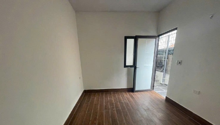 Cho thuê nhà ở nhóm 6 người nguyên căn Tam Khương - Đống Đa DT  25m2 - 3 tầng - 2 ngủ - Giá 12 Triệu (CTL)